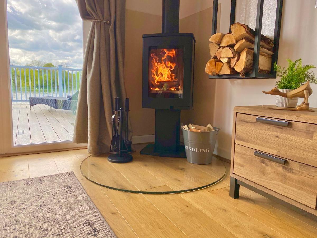 סאות' סרני Cotswolds Lakeside Lodge - Nesbitt'S Nest מראה חיצוני תמונה