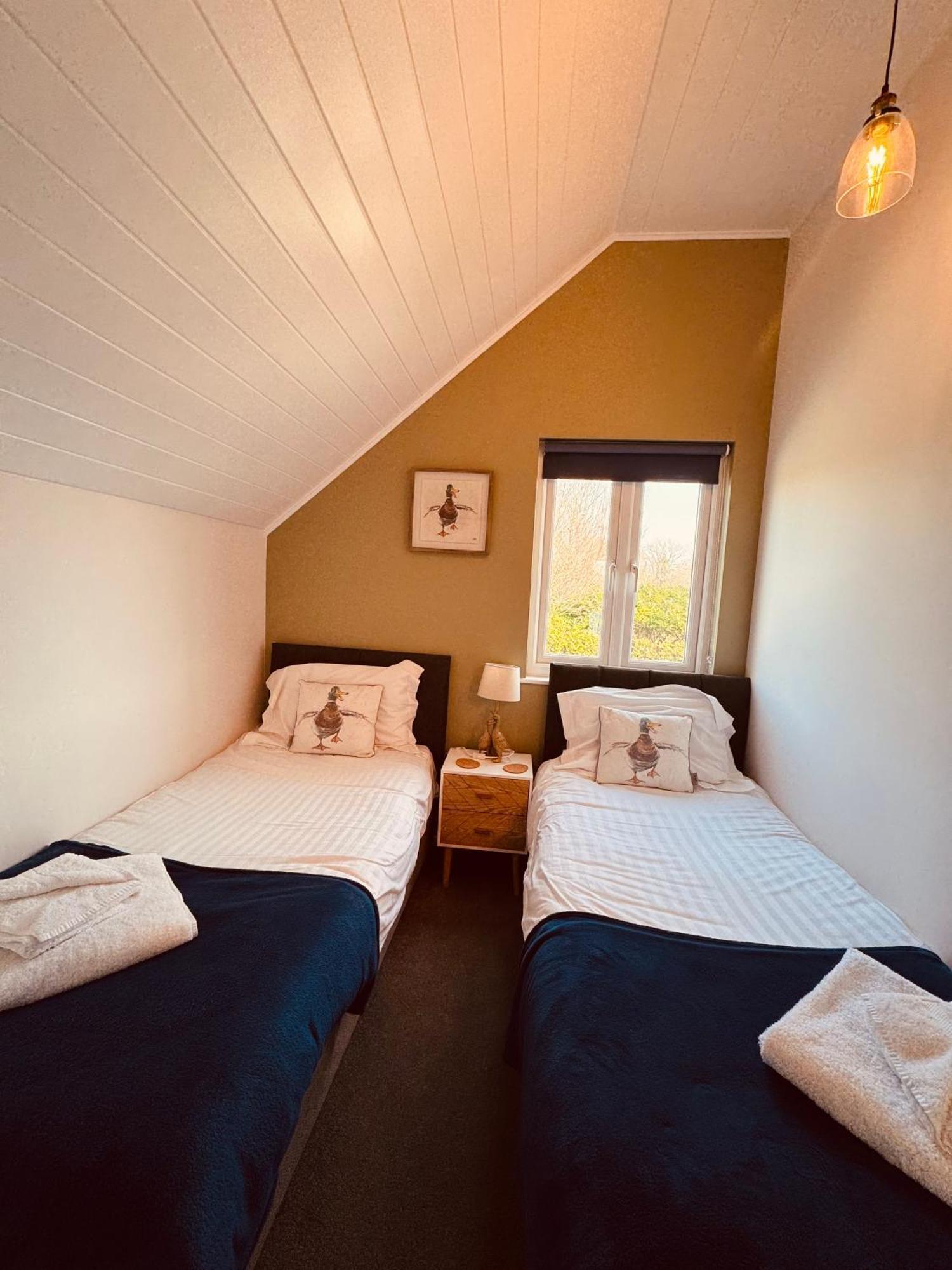 סאות' סרני Cotswolds Lakeside Lodge - Nesbitt'S Nest מראה חיצוני תמונה